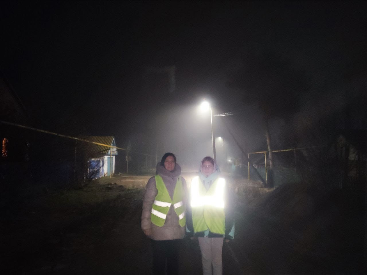 "Готовимся к вечерней прогулке всей семьей: важность светоотражающих элементов" "Готовимся к вечерней прогулке всей семьей: важность светоотражающих элементов"