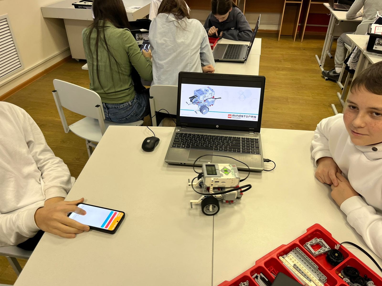 Мастер класс по направлению "Робототехника" Мастер класс по направлению "Робототехника"