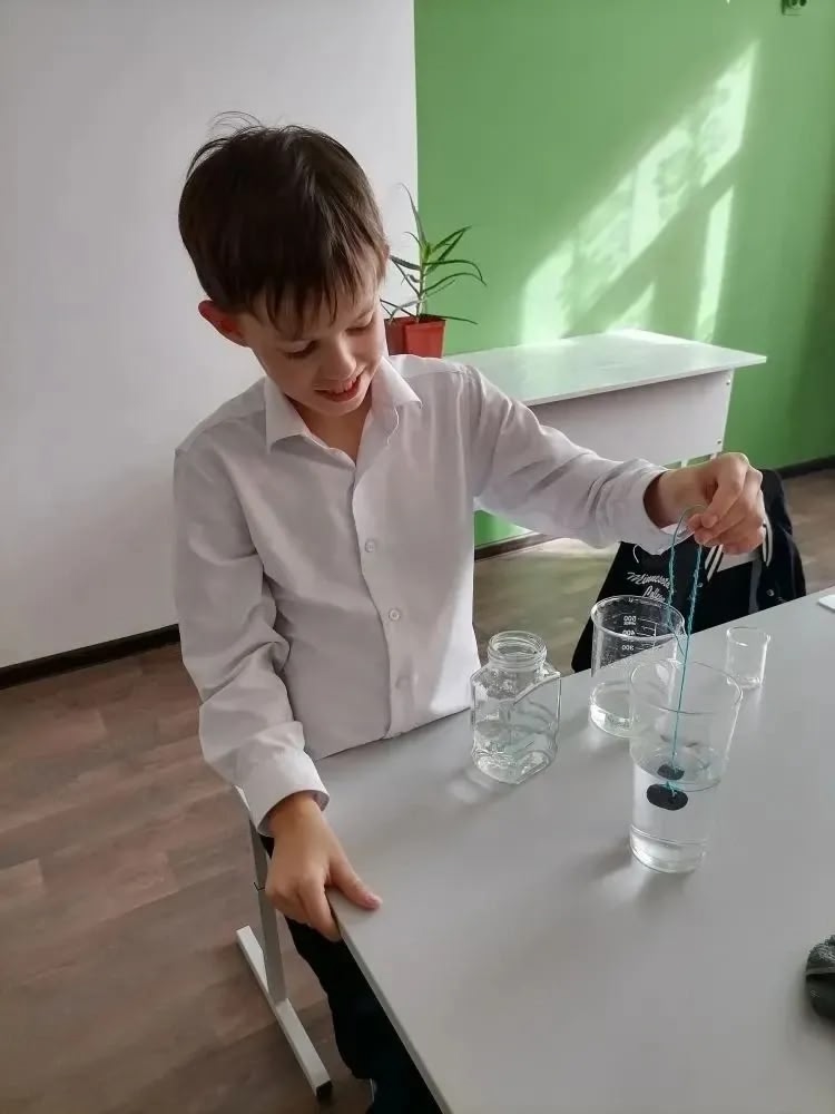 Эксперимент: закон Архимеда Эксперимент: закон Архимеда